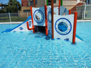 Juegos de agua de juegos de agua inclusivos de la piscina Santa Marta de Tomes